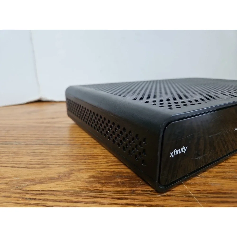 XFINITY PX013ANM Cable TV Box - FOR PARTS UNIT POWERS ON SEE NOTES